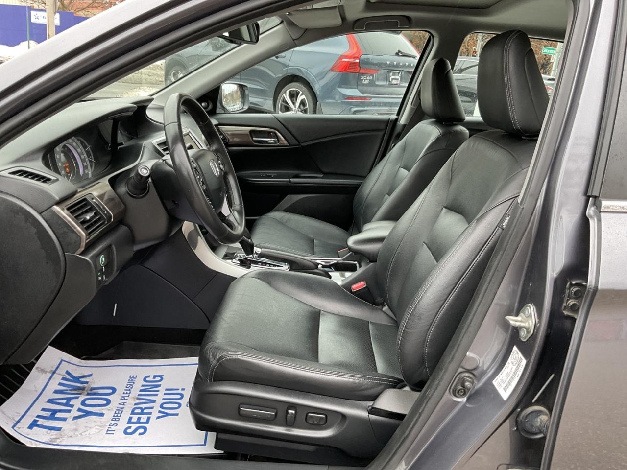 2017 Honda Accord Touring - LTHR! NAV! BACK-UP/BLIND-SPOT CAM! SUNRO Photo