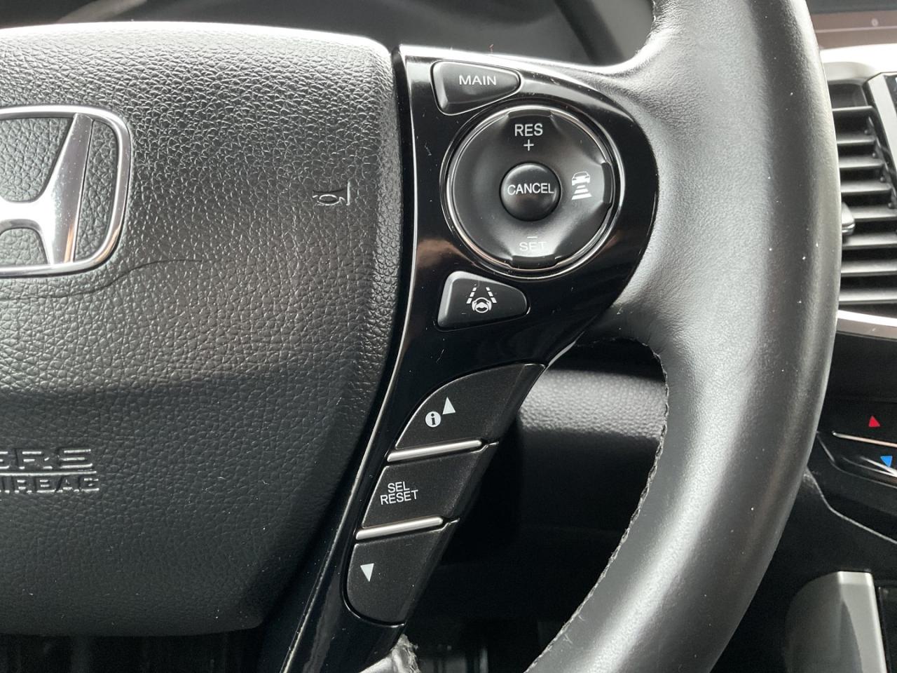 2017 Honda Accord Touring - LTHR! NAV! BACK-UP/BLIND-SPOT CAM! SUNRO Photo