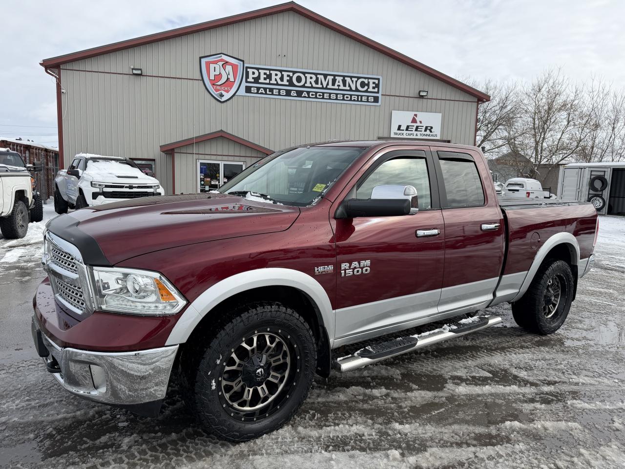 2017 RAM 1500 4WD Quad Cab 140.5  Laramie Photo2