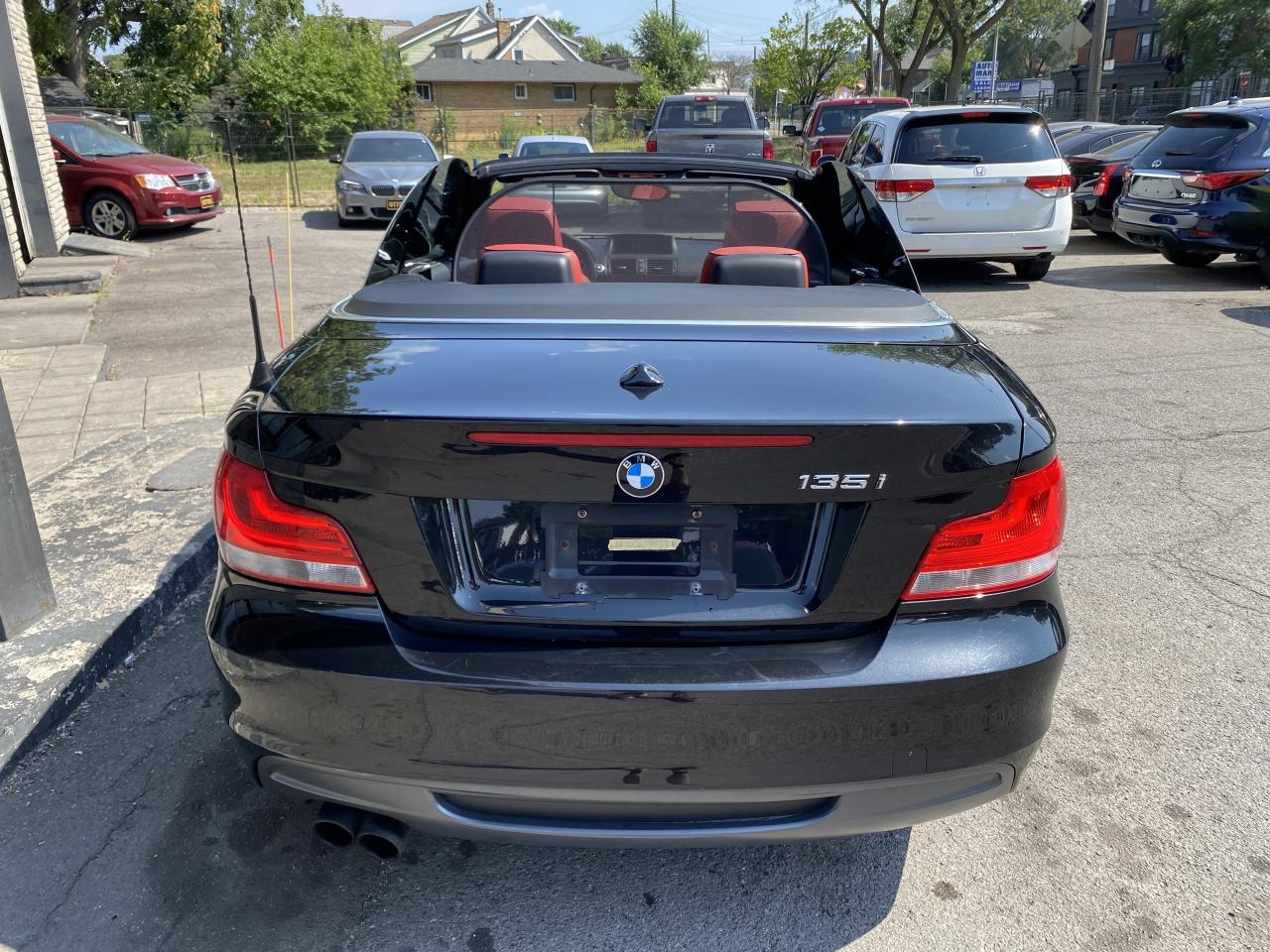 2012 BMW 1 Series 2dr Cabriolet 135i Photo