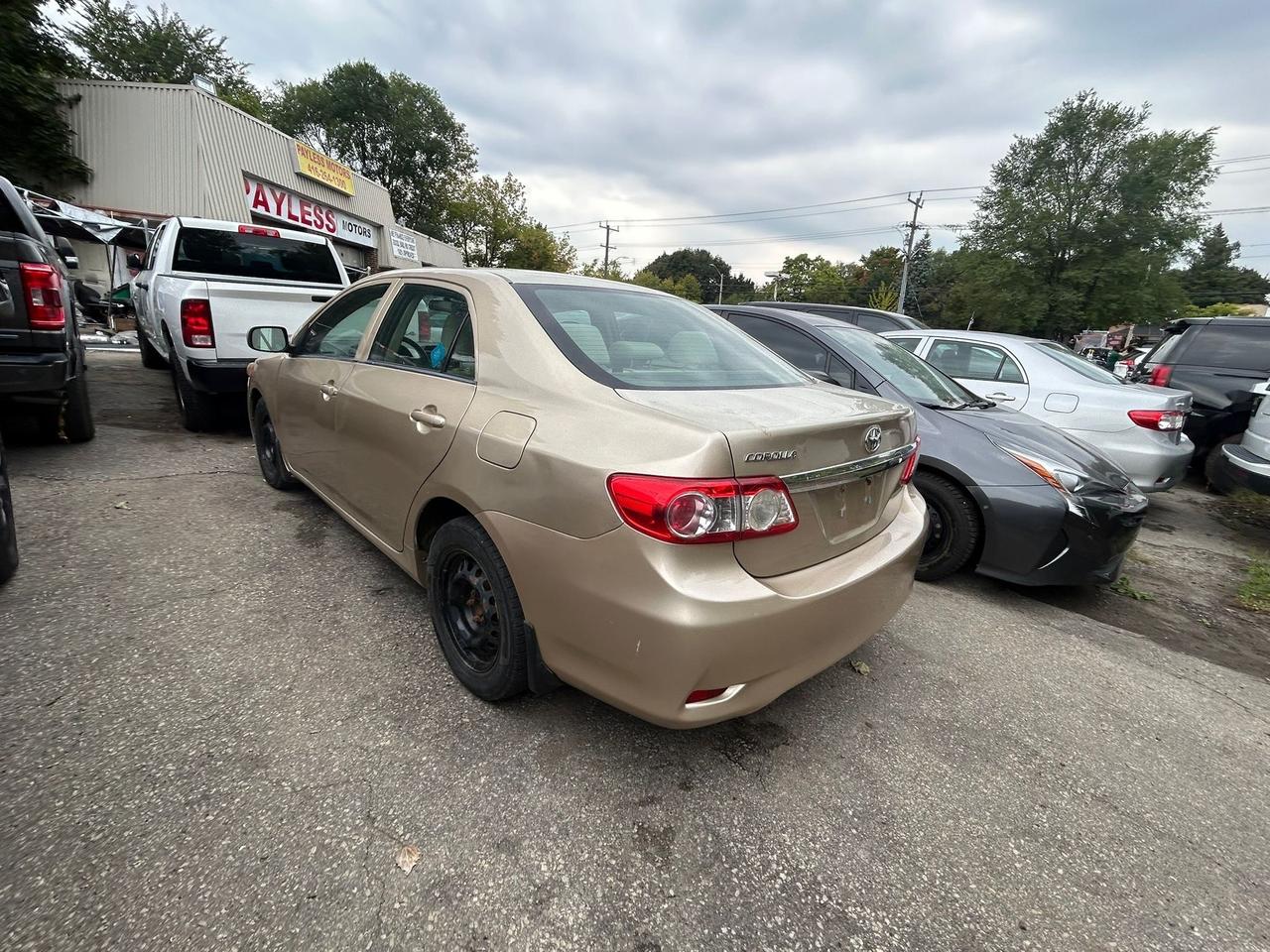2013 Toyota Corolla 4dr Sdn Automatic CE Photo2