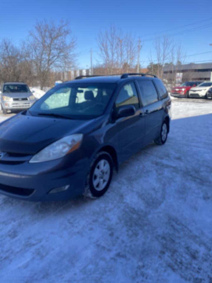 2009 Toyota Sienna 5dr LE ac alloys power seat Photo