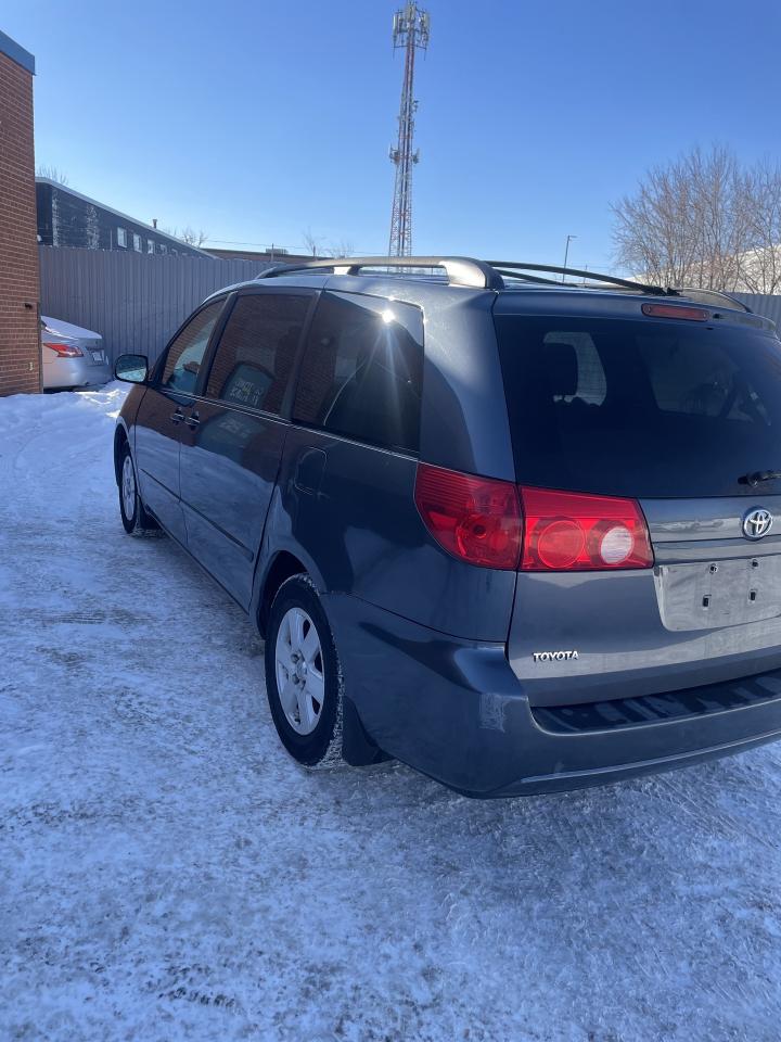 2009 Toyota Sienna 5dr LE ac alloys power seat Photo