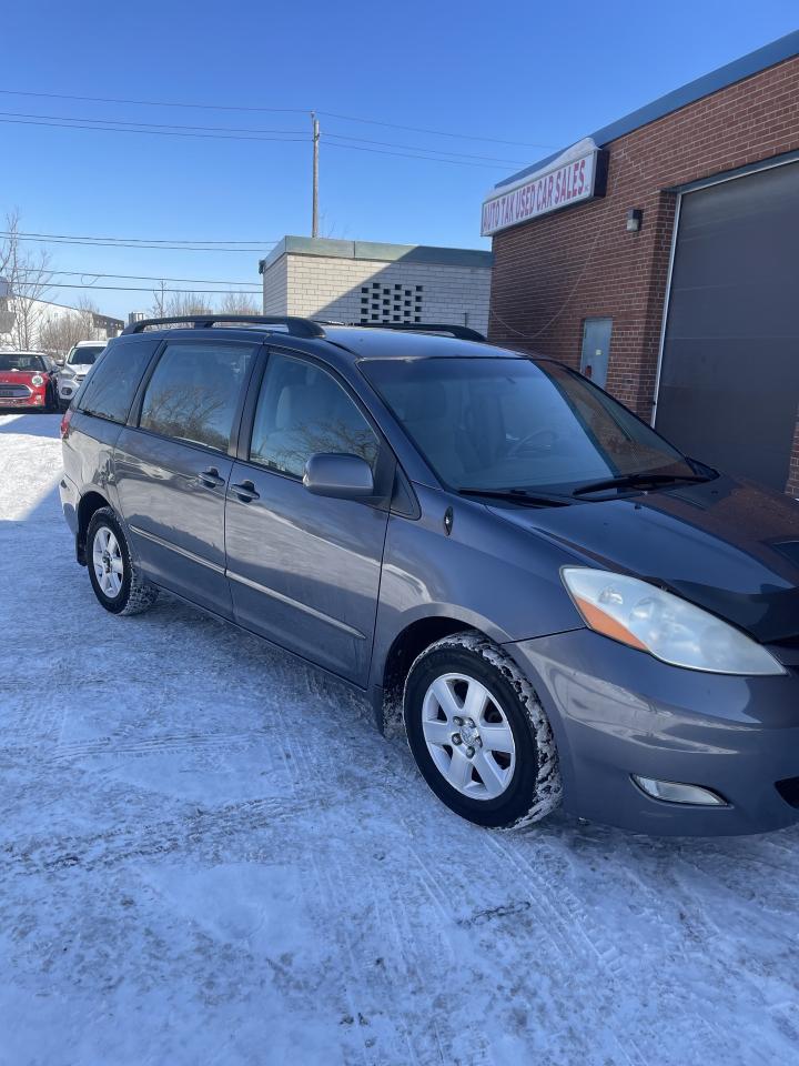 2009 Toyota Sienna 5dr LE ac alloys power seat Photo