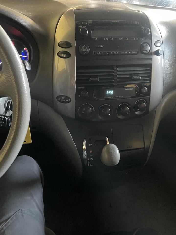 2009 Toyota Sienna 5dr LE ac alloys power seat Photo