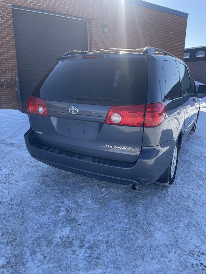 2009 Toyota Sienna 5dr LE ac alloys power seat Photo