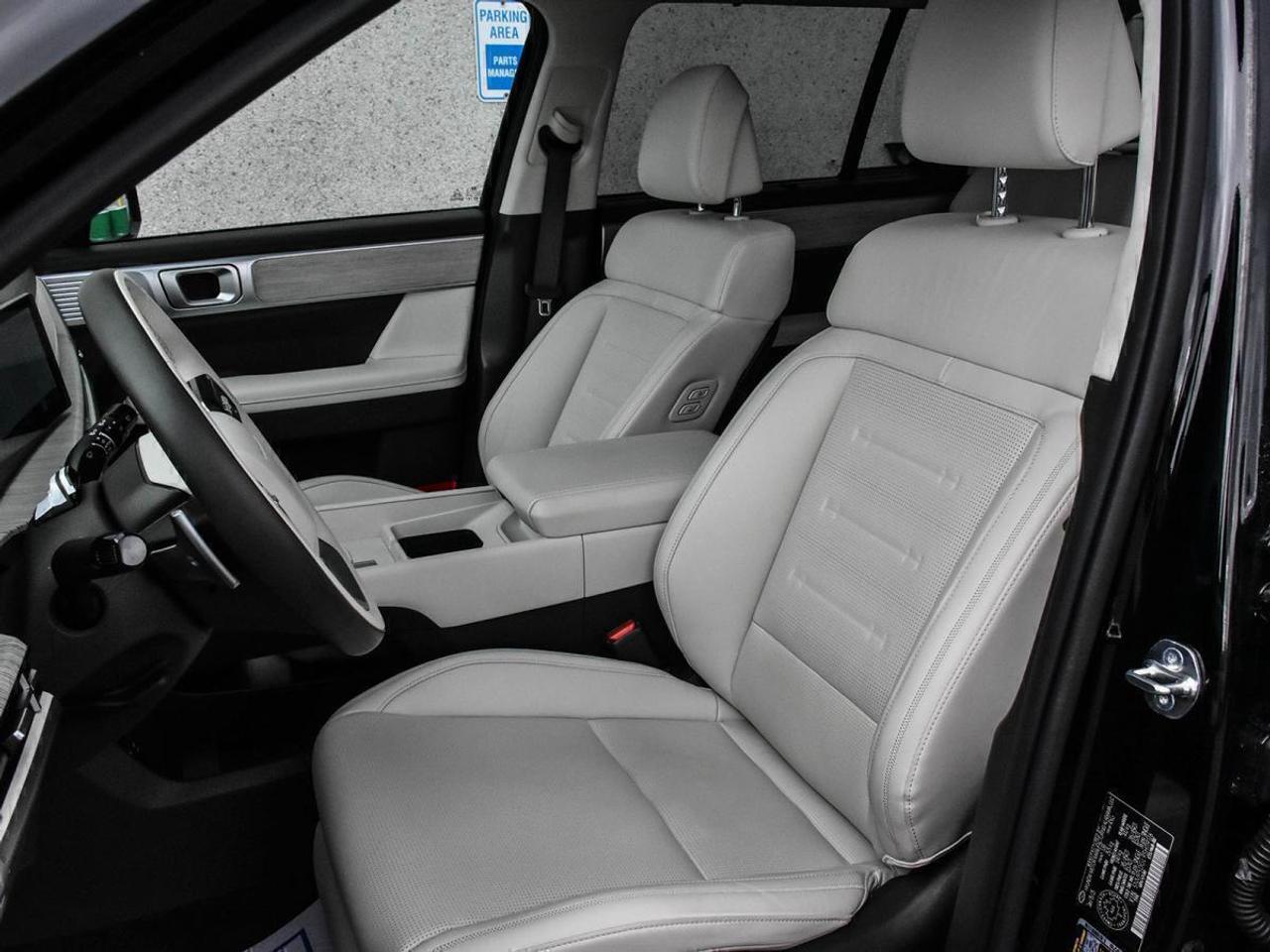2025 Hyundai Santa Fe Ultimate Calligraphy AWD w/Beige Interior Photo