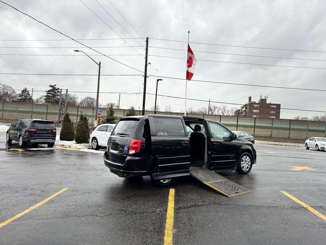 2015 Dodge Grand Caravan Wheelchair Accessible Photo0
