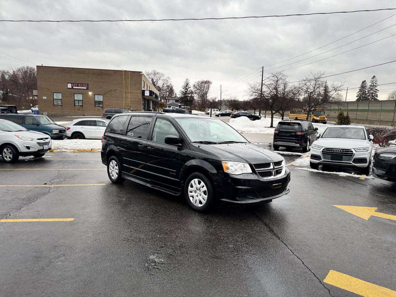 2015 Dodge Grand Caravan Wheelchair Accessible Photo3