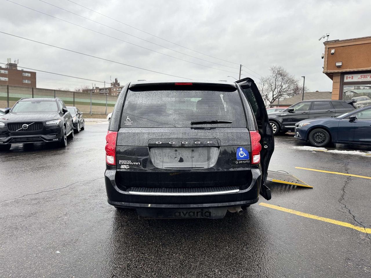 2015 Dodge Grand Caravan Wheelchair Accessible Photo2
