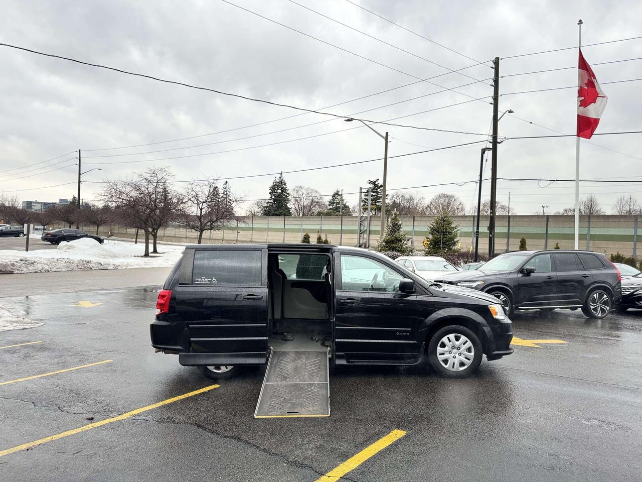 2015 Dodge Grand Caravan Wheelchair Accessible Photo5