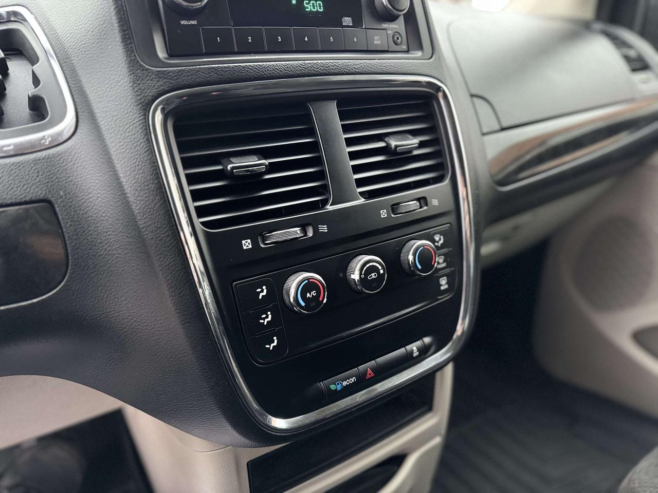 2015 Dodge Grand Caravan Wheelchair Accessible Photo