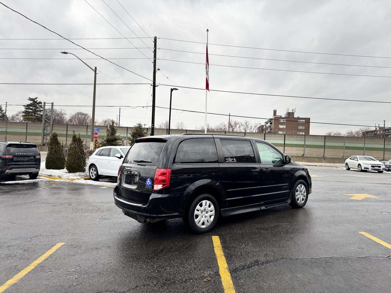 2015 Dodge Grand Caravan Wheelchair Accessible Photo
