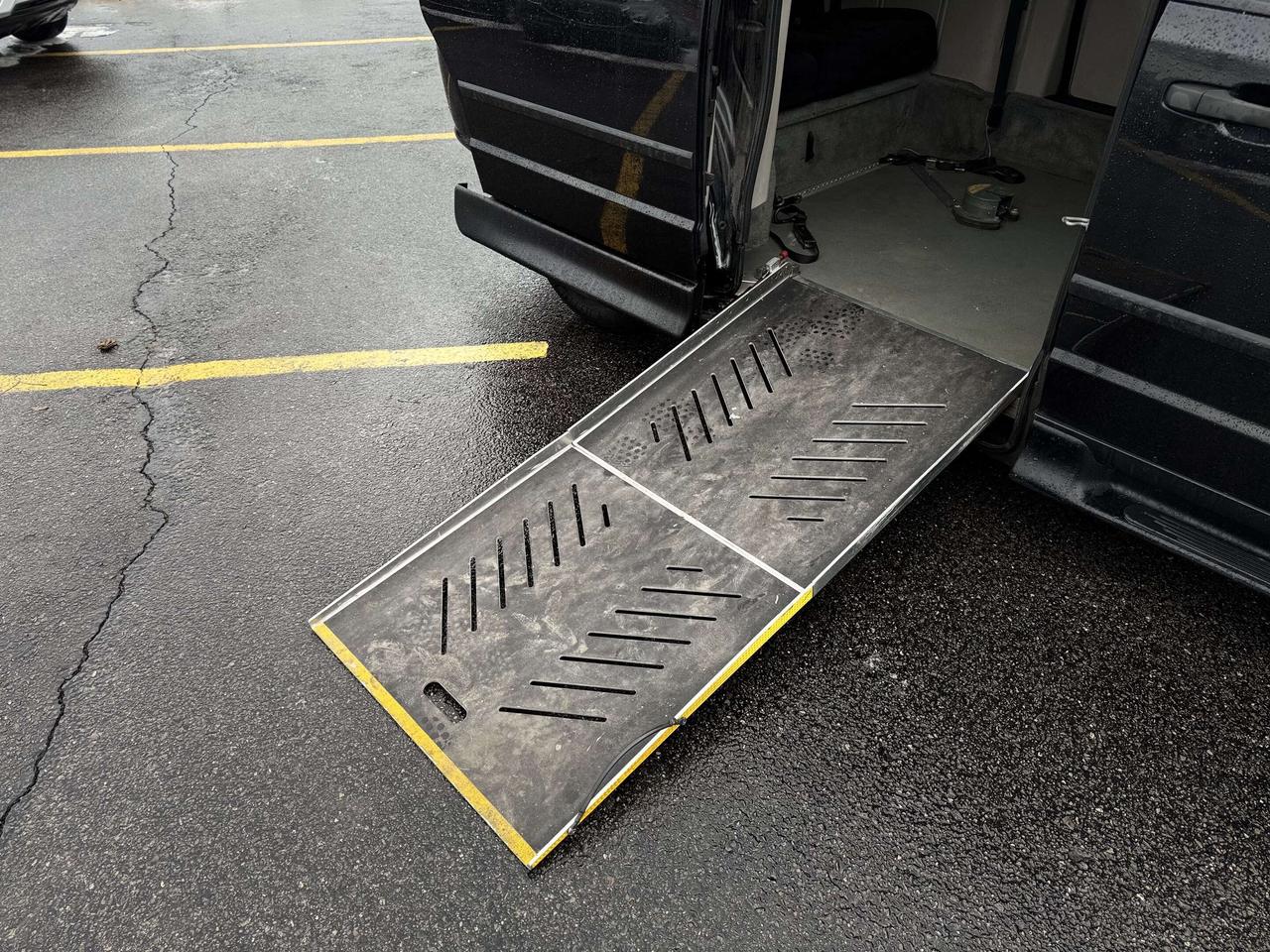 2015 Dodge Grand Caravan Wheelchair Accessible Photo