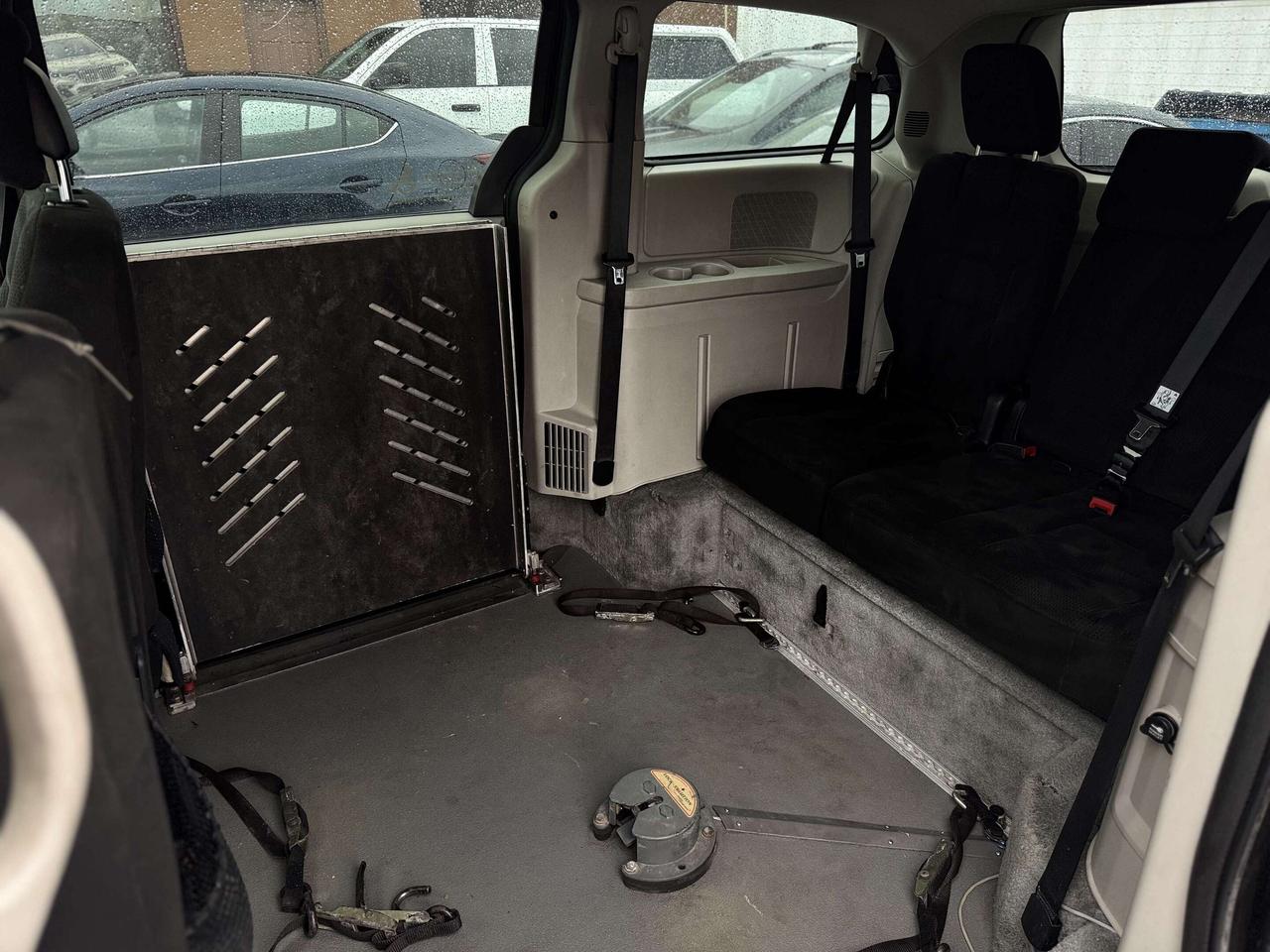 2015 Dodge Grand Caravan Wheelchair Accessible Photo