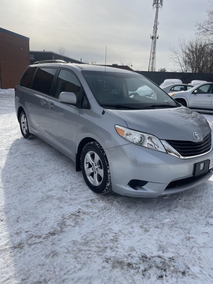 2014 Toyota Sienna LE 8-Passenger backup camera blue tooth low km Photo4