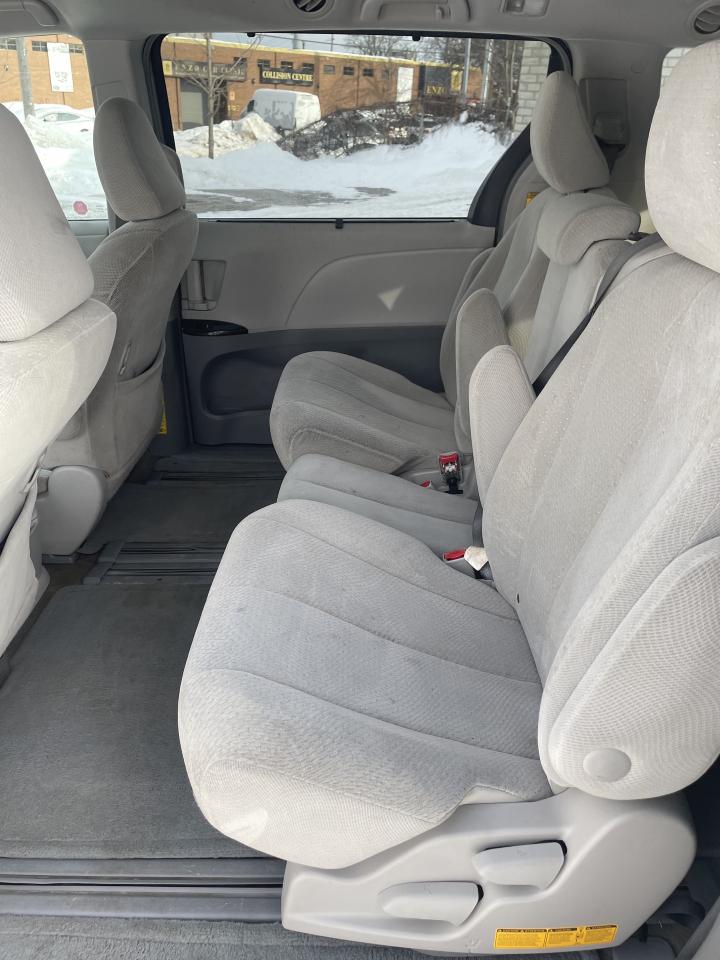 2014 Toyota Sienna LE 8-Passenger backup camera blue tooth low km Photo