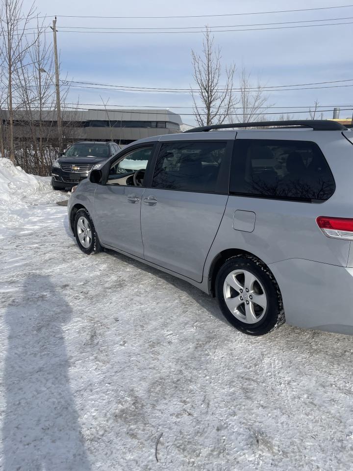 2014 Toyota Sienna LE 8-Passenger backup camera blue tooth low km Photo