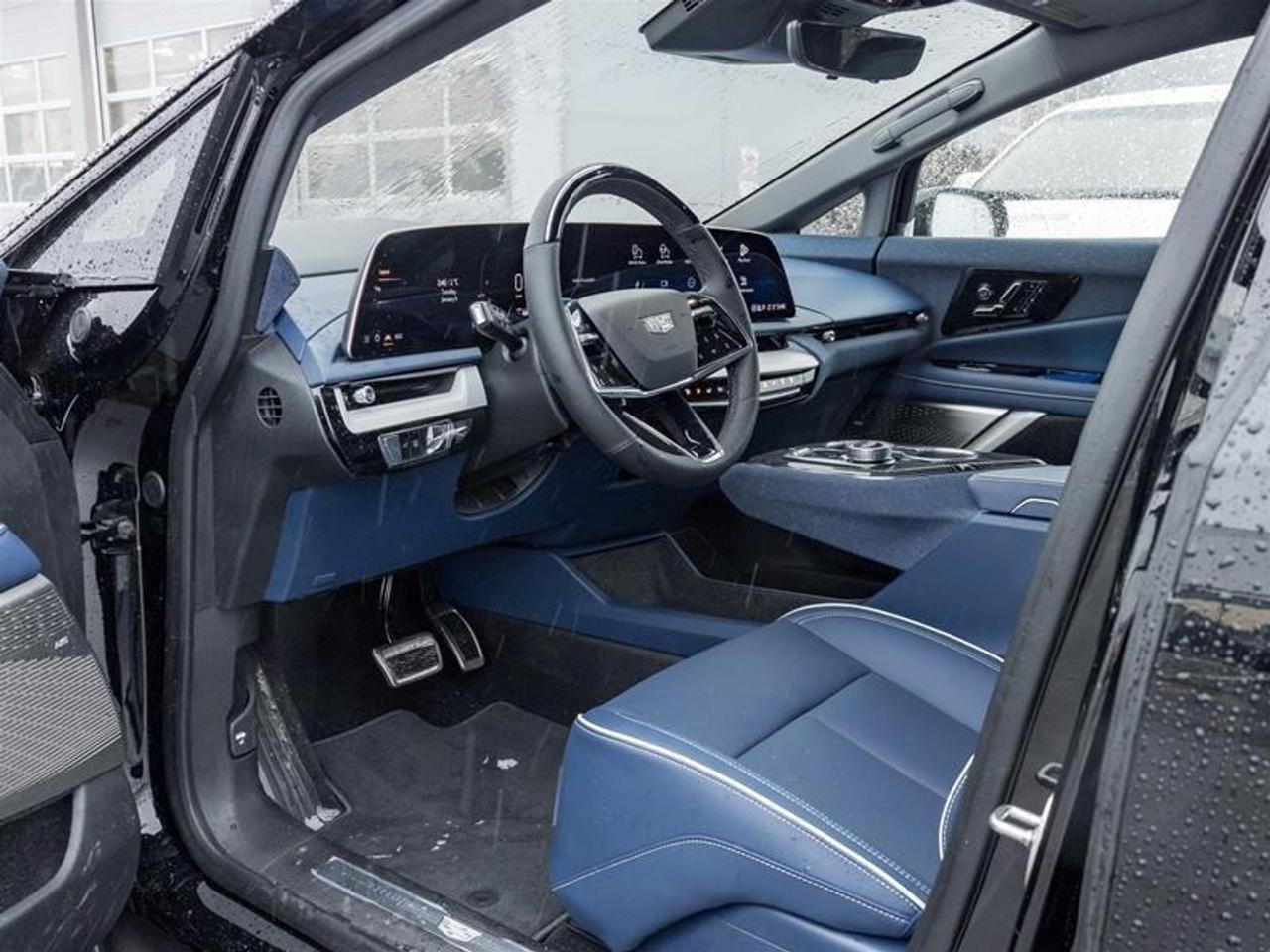 2026 Cadillac OPTIQ Premium Sport 4dr Photo