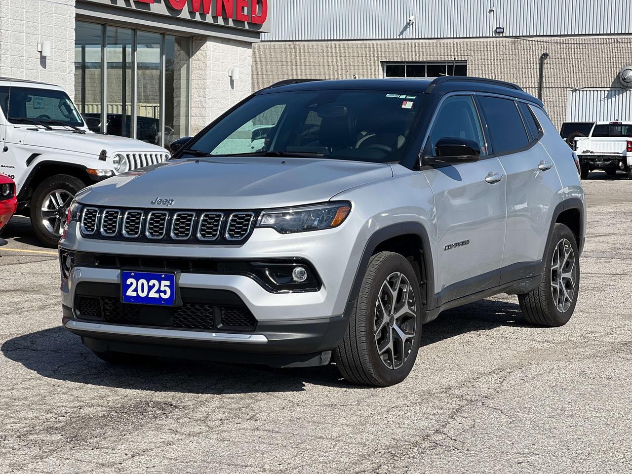 2025 Jeep Compass Limited 4x4 w/Panoramic Sunroof, Alpine Sound Photo5