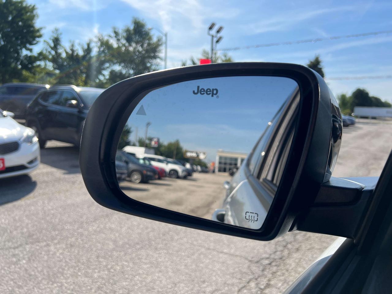2025 Jeep Compass Limited 4x4 w/Panoramic Sunroof, Alpine Sound Photo