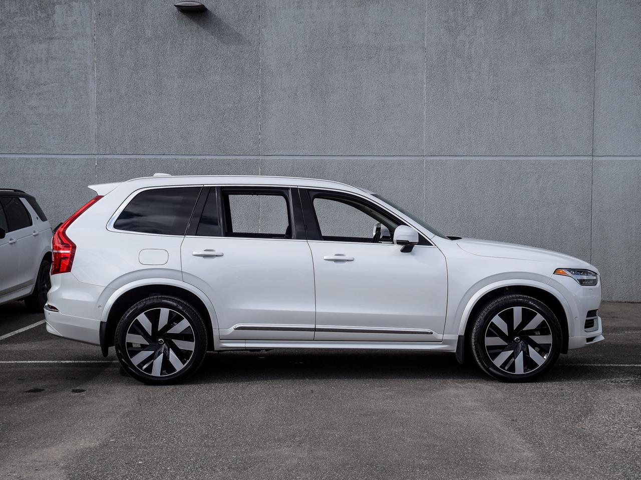 2025 Volvo XC90 Plug-In Hybrid T8 AWD Ultra Bright Theme 7-Seater Photo2