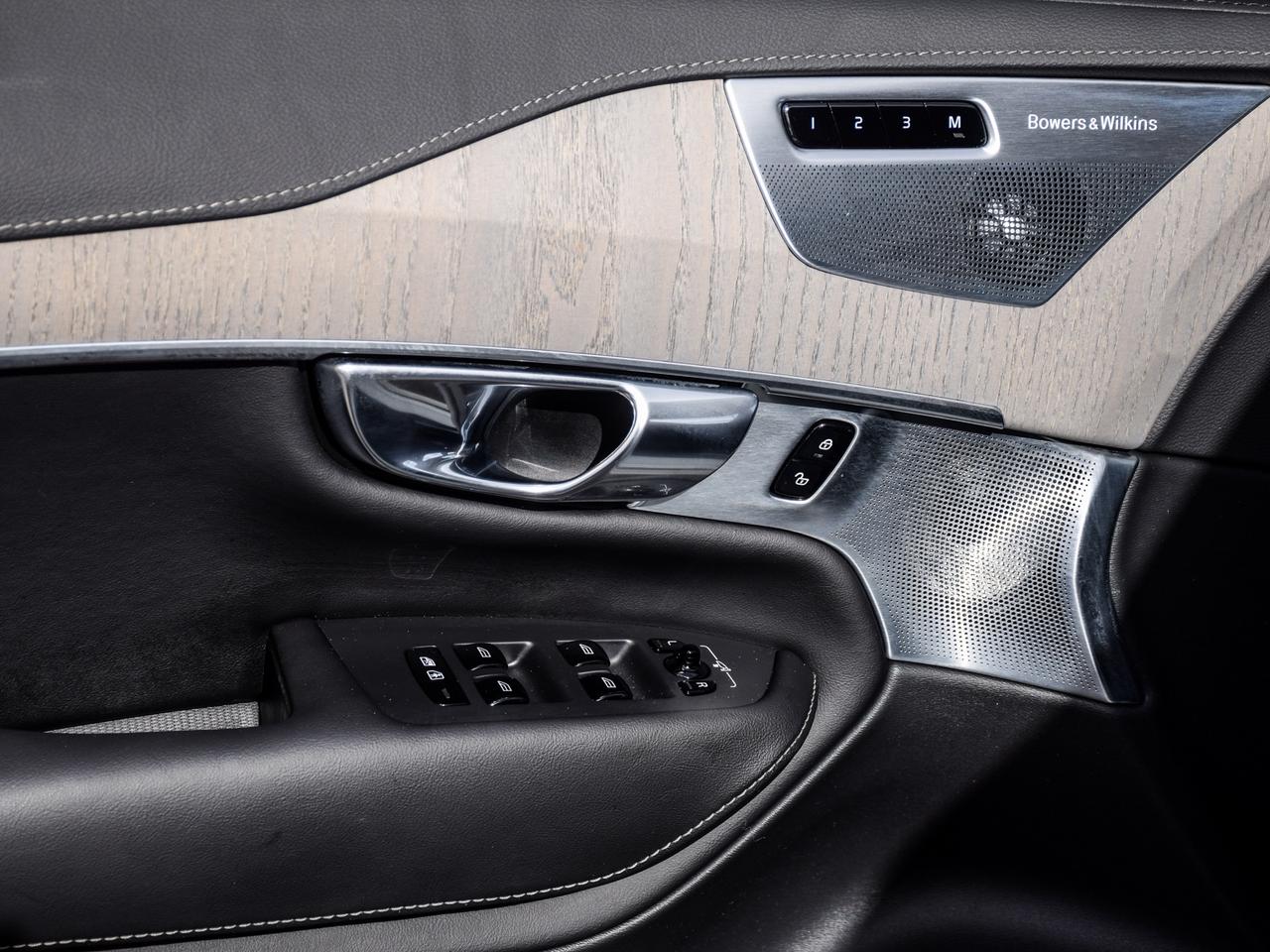 2025 Volvo XC90 Plug-In Hybrid T8 AWD Ultra Bright Theme 7-Seater Photo