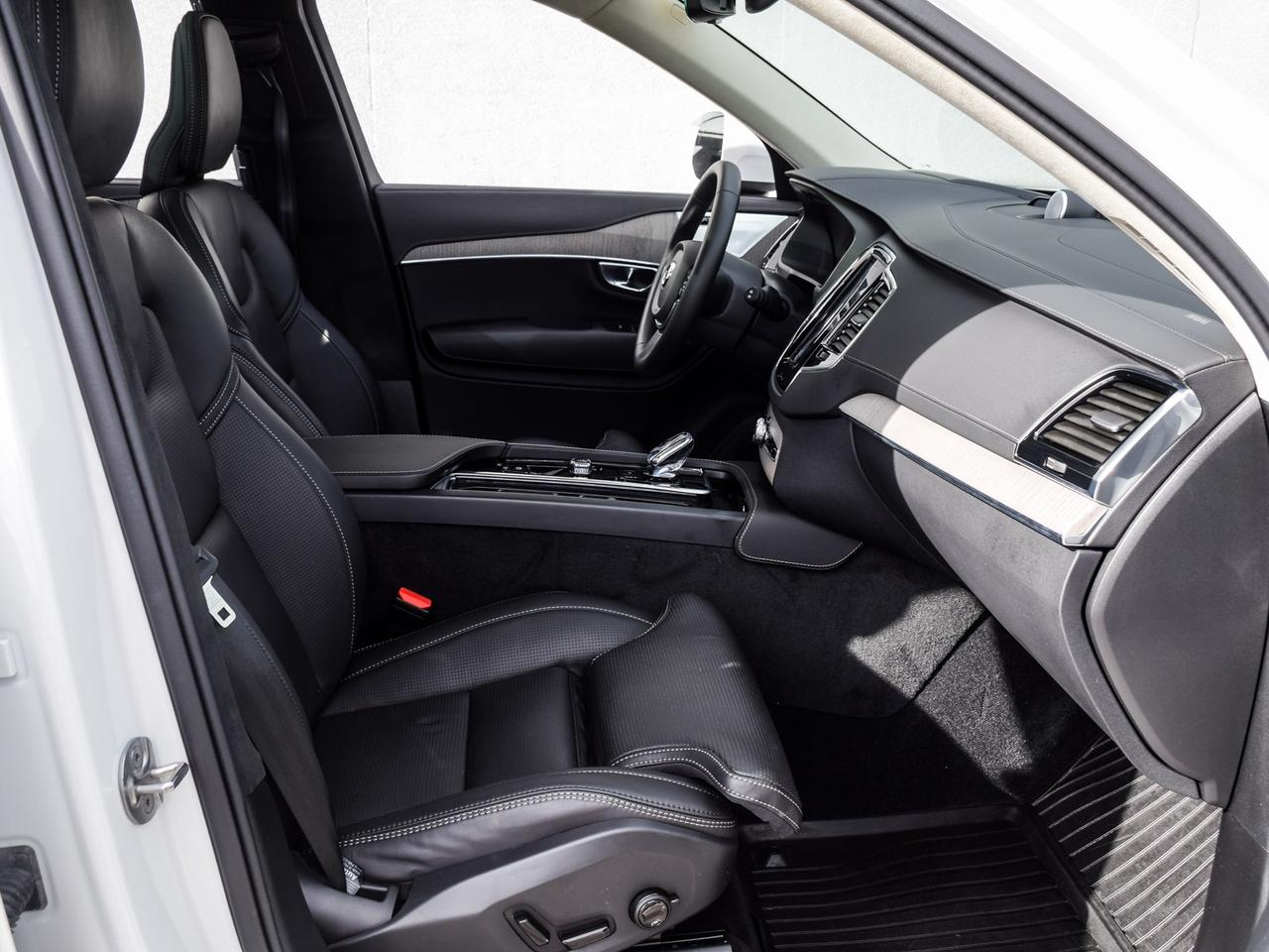 2025 Volvo XC90 Plug-In Hybrid T8 AWD Ultra Bright Theme 7-Seater Photo