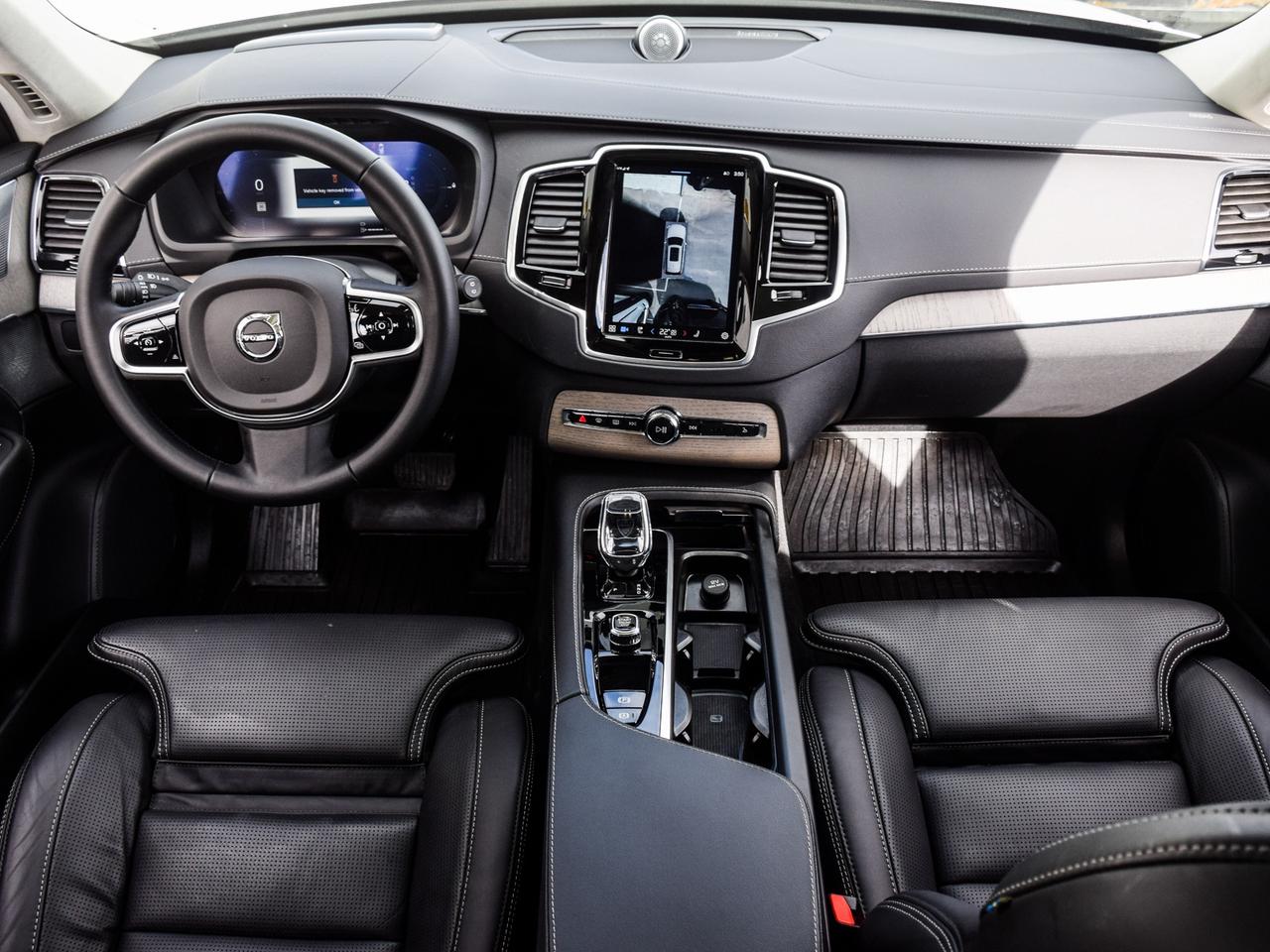 2025 Volvo XC90 Plug-In Hybrid T8 AWD Ultra Bright Theme 7-Seater Photo