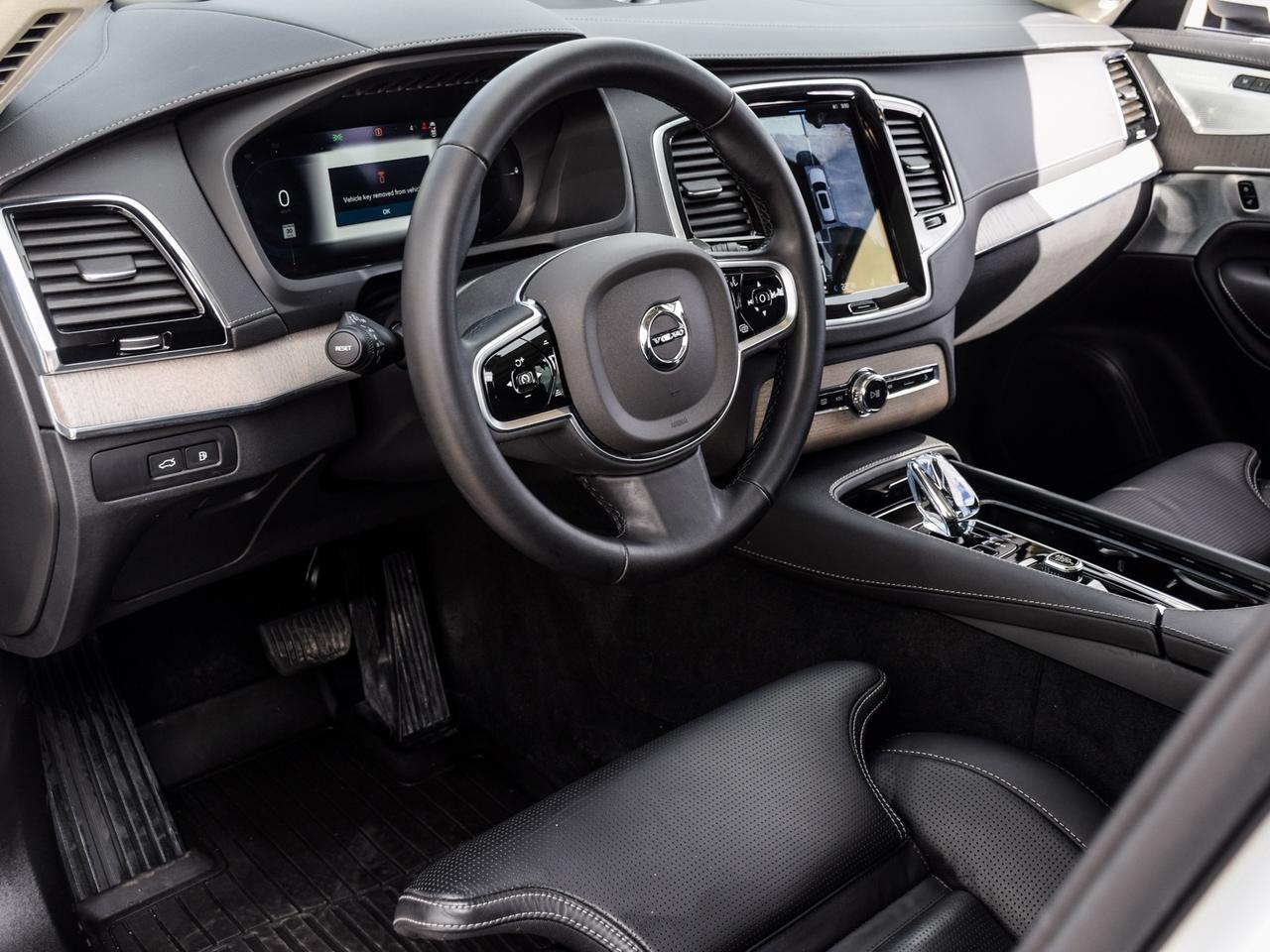 2025 Volvo XC90 Plug-In Hybrid T8 AWD Ultra Bright Theme 7-Seater Photo