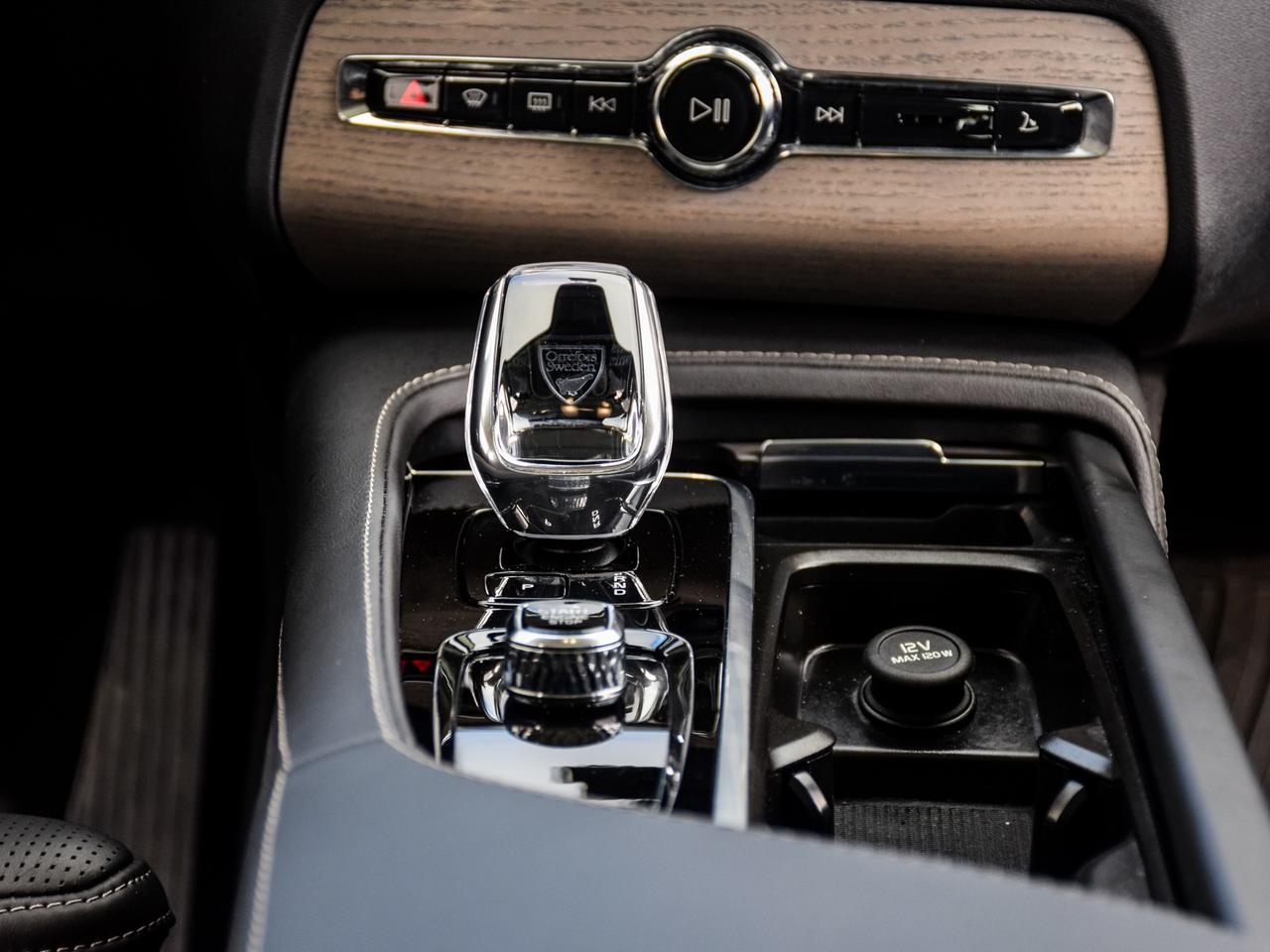 2025 Volvo XC90 Plug-In Hybrid T8 AWD Ultra Bright Theme 7-Seater Photo