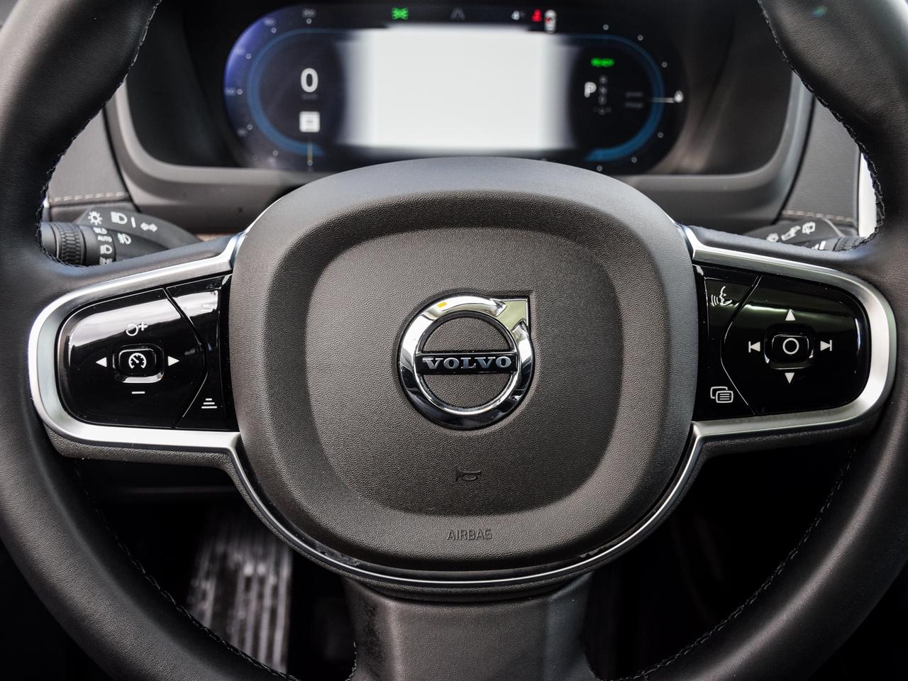 2025 Volvo XC90 Plug-In Hybrid T8 AWD Ultra Bright Theme 7-Seater Photo