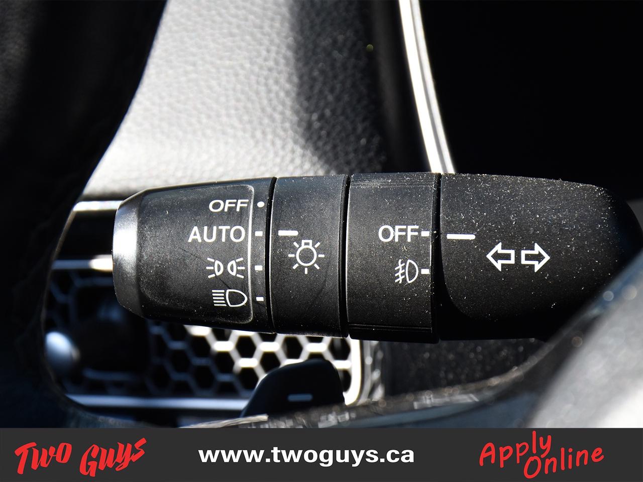 2022 Honda Civic Sedan Touring CVT Leather Sunroof Back Up Camera Photo