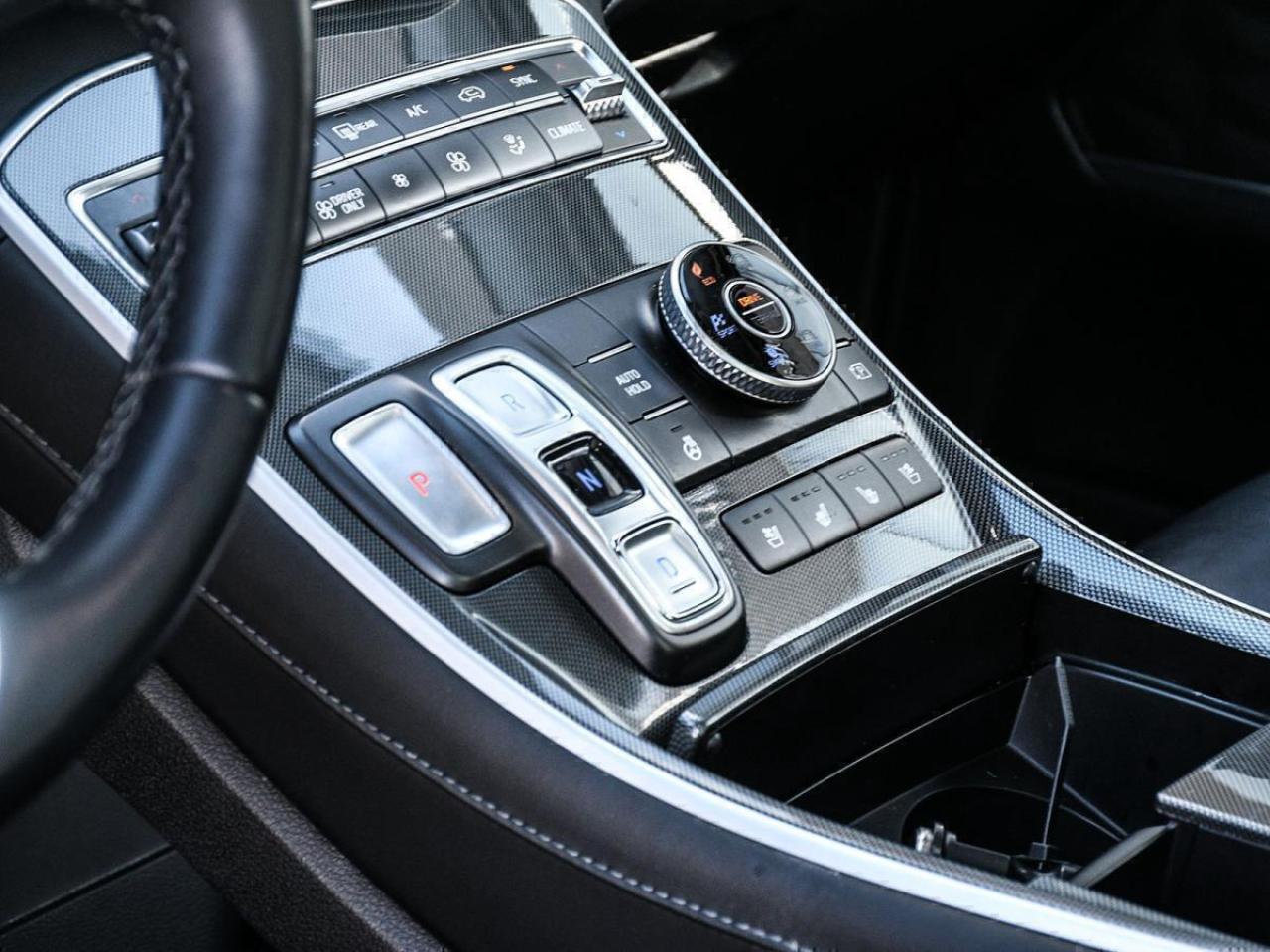 2022 Hyundai Santa Fe Hybrid Luxury Photo