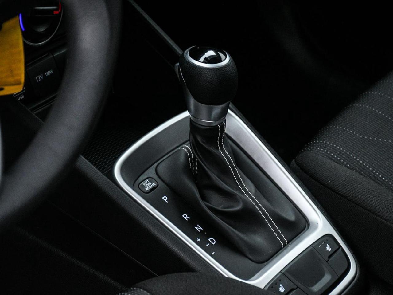 2024 Hyundai Venue Essential IVT Photo