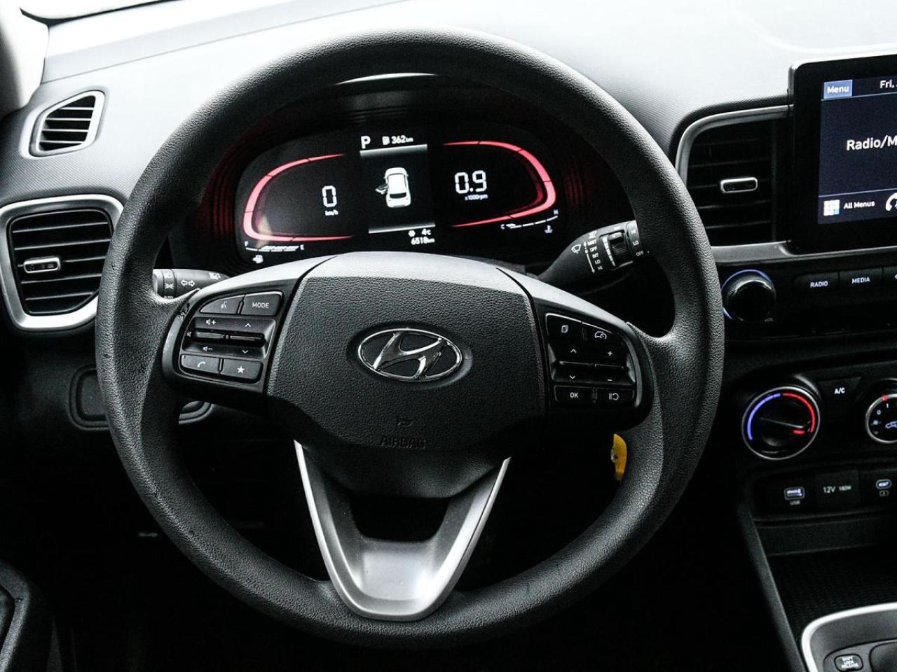 2024 Hyundai Venue Essential IVT Photo