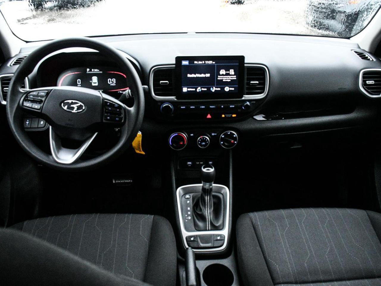 2024 Hyundai Venue Essential IVT Photo