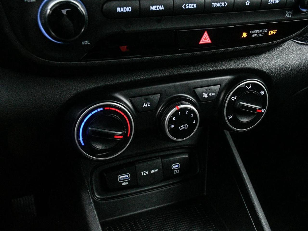 2024 Hyundai Venue Essential IVT Photo