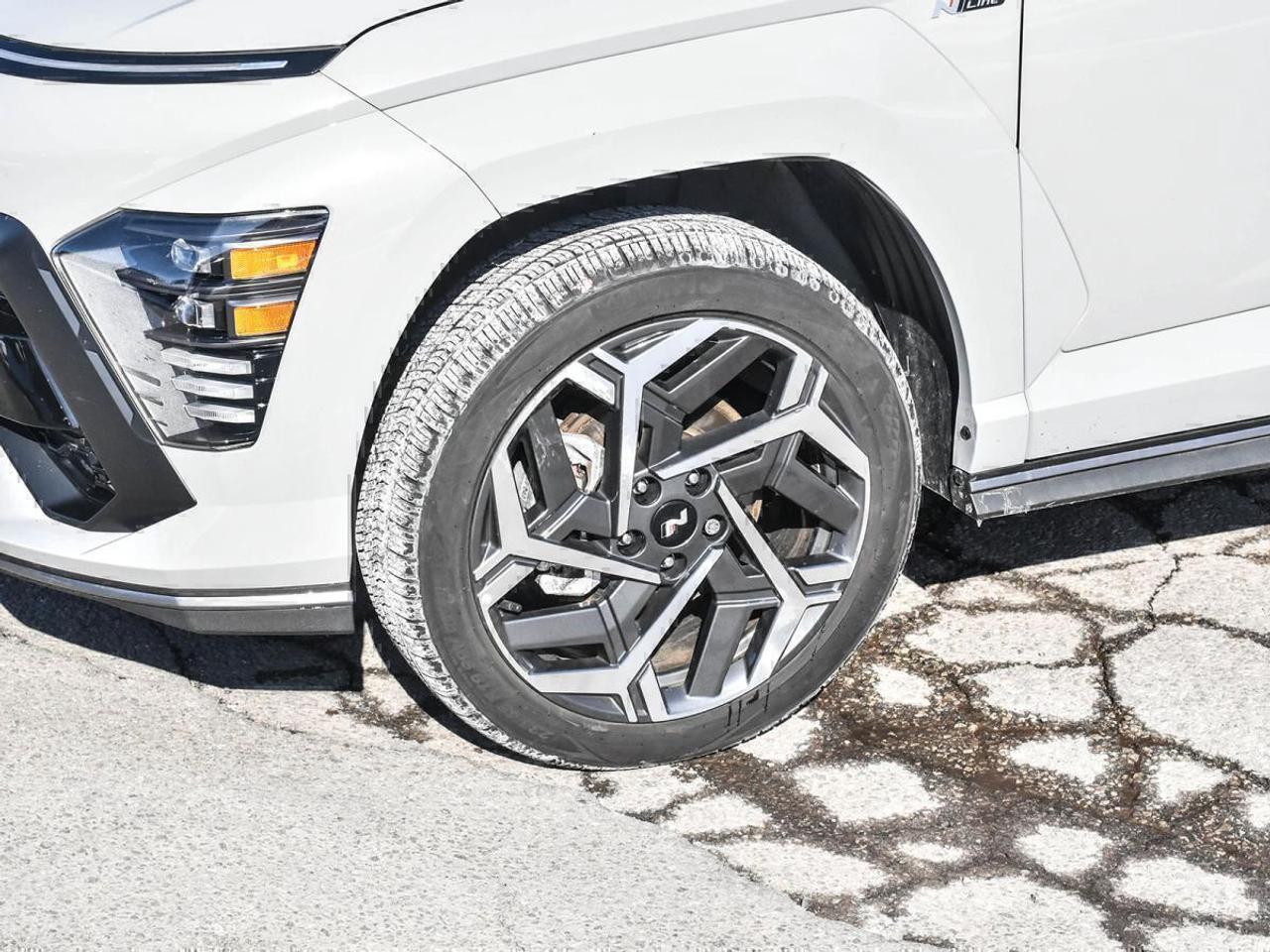 2025 Hyundai KONA 1.6T N Line AWD w/Two-Tone Roof Photo3