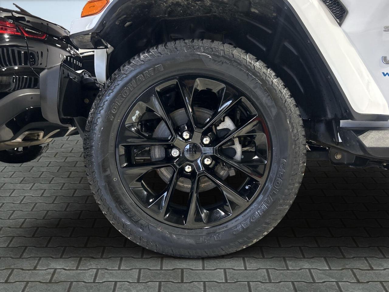 2021 Jeep WRANGLER UNLIMITED Unlimited Sahara 4XE / AWD / Leather / NAV / Soft Photo