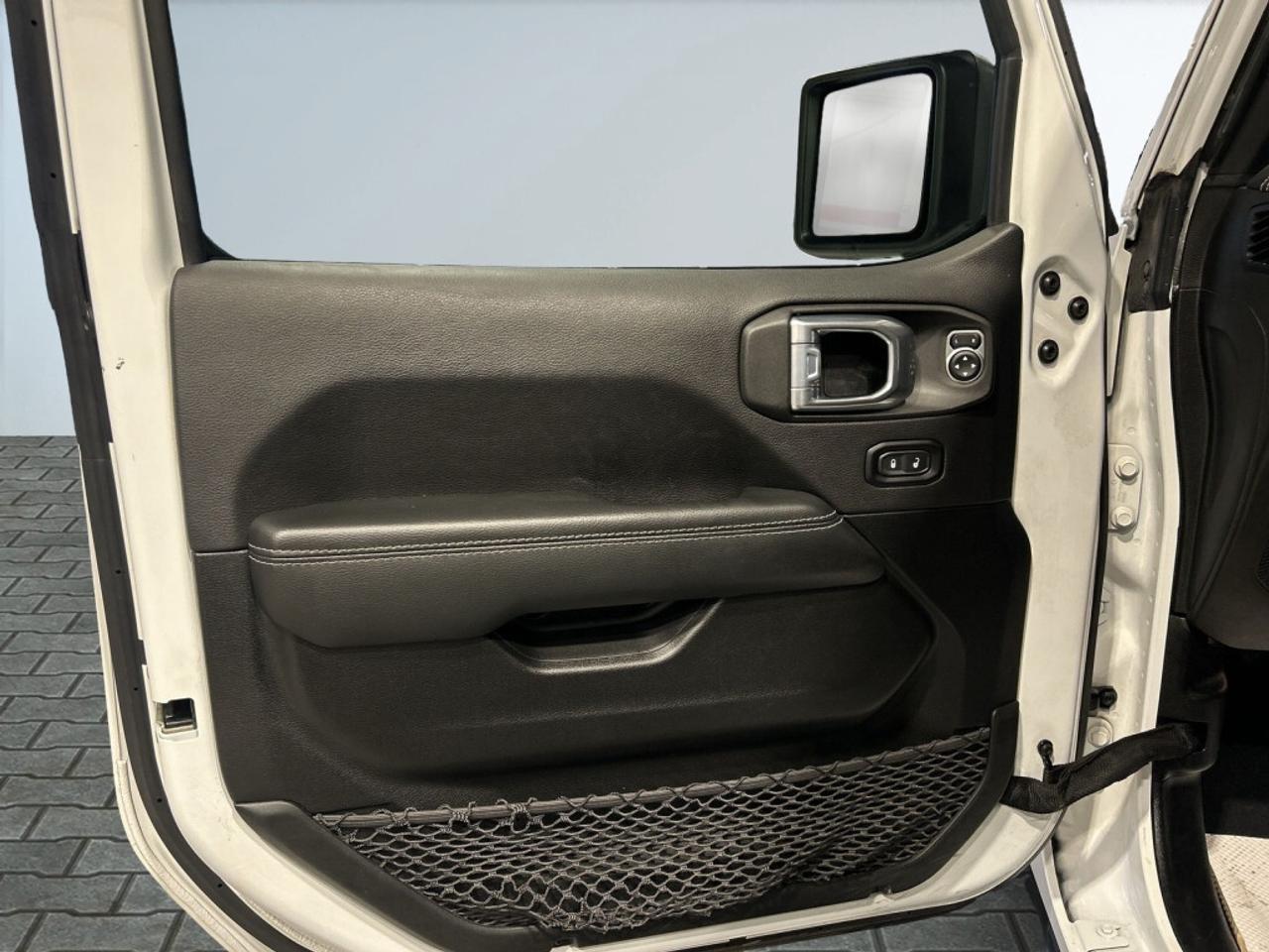 2021 Jeep WRANGLER UNLIMITED Unlimited Sahara 4XE / AWD / Leather / NAV / Soft Photo