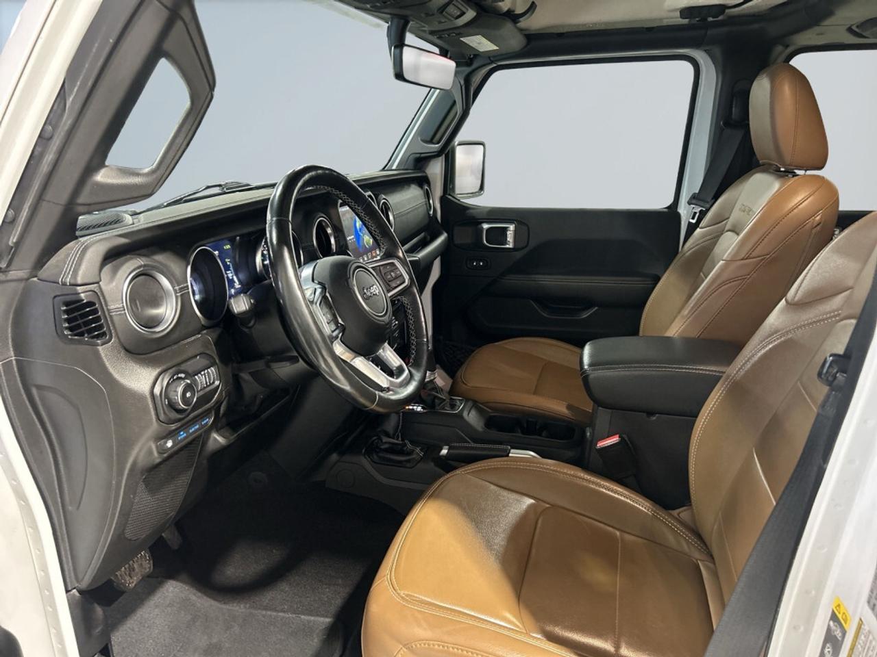 2021 Jeep WRANGLER UNLIMITED Unlimited Sahara 4XE / AWD / Leather / NAV / Soft Photo