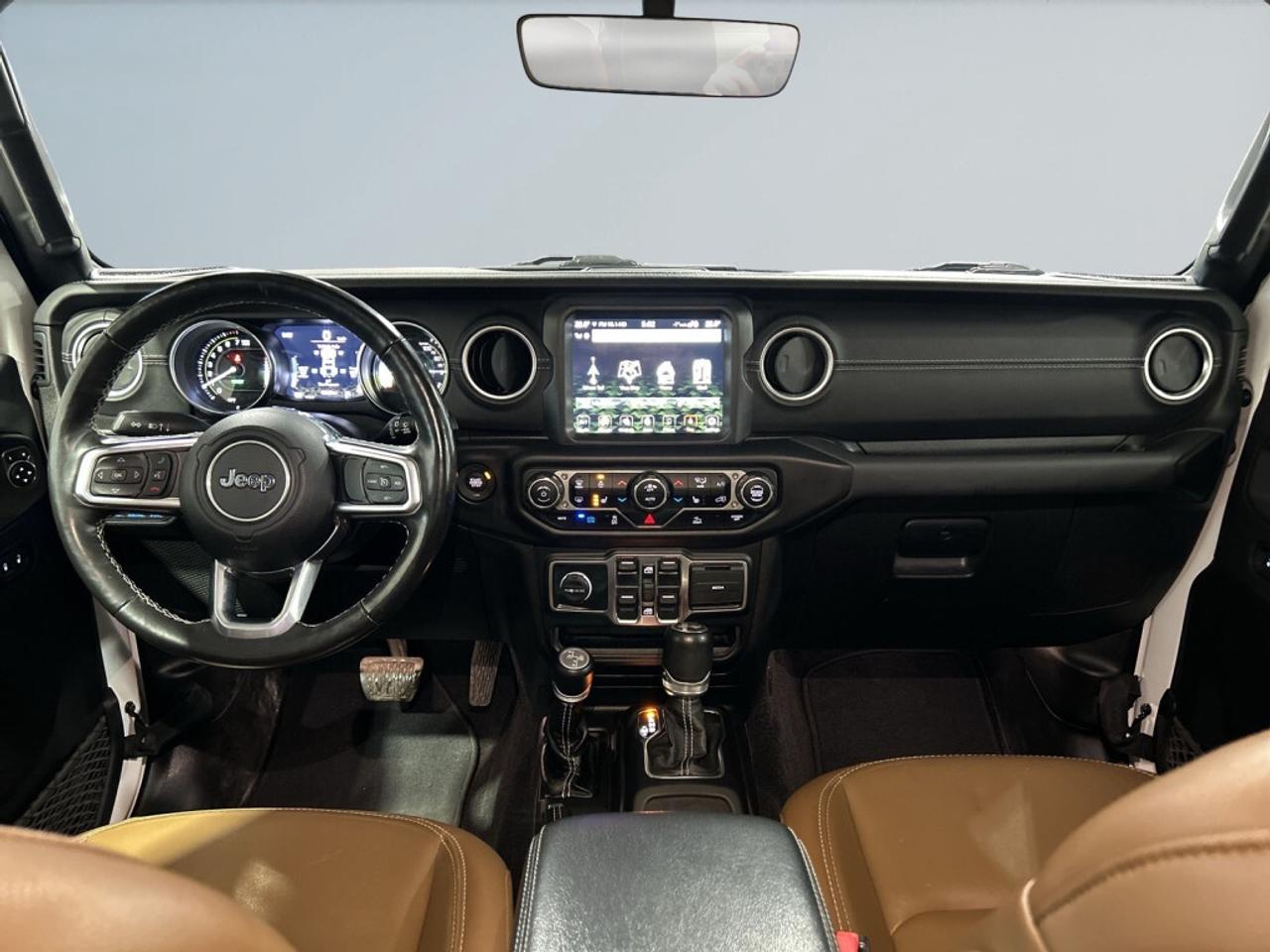 2021 Jeep WRANGLER UNLIMITED Unlimited Sahara 4XE / AWD / Leather / NAV / Soft Photo