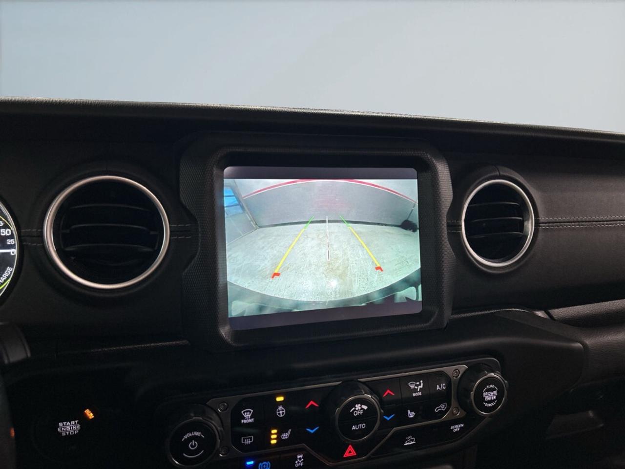 2021 Jeep WRANGLER UNLIMITED Unlimited Sahara 4XE / AWD / Leather / NAV / Soft Photo