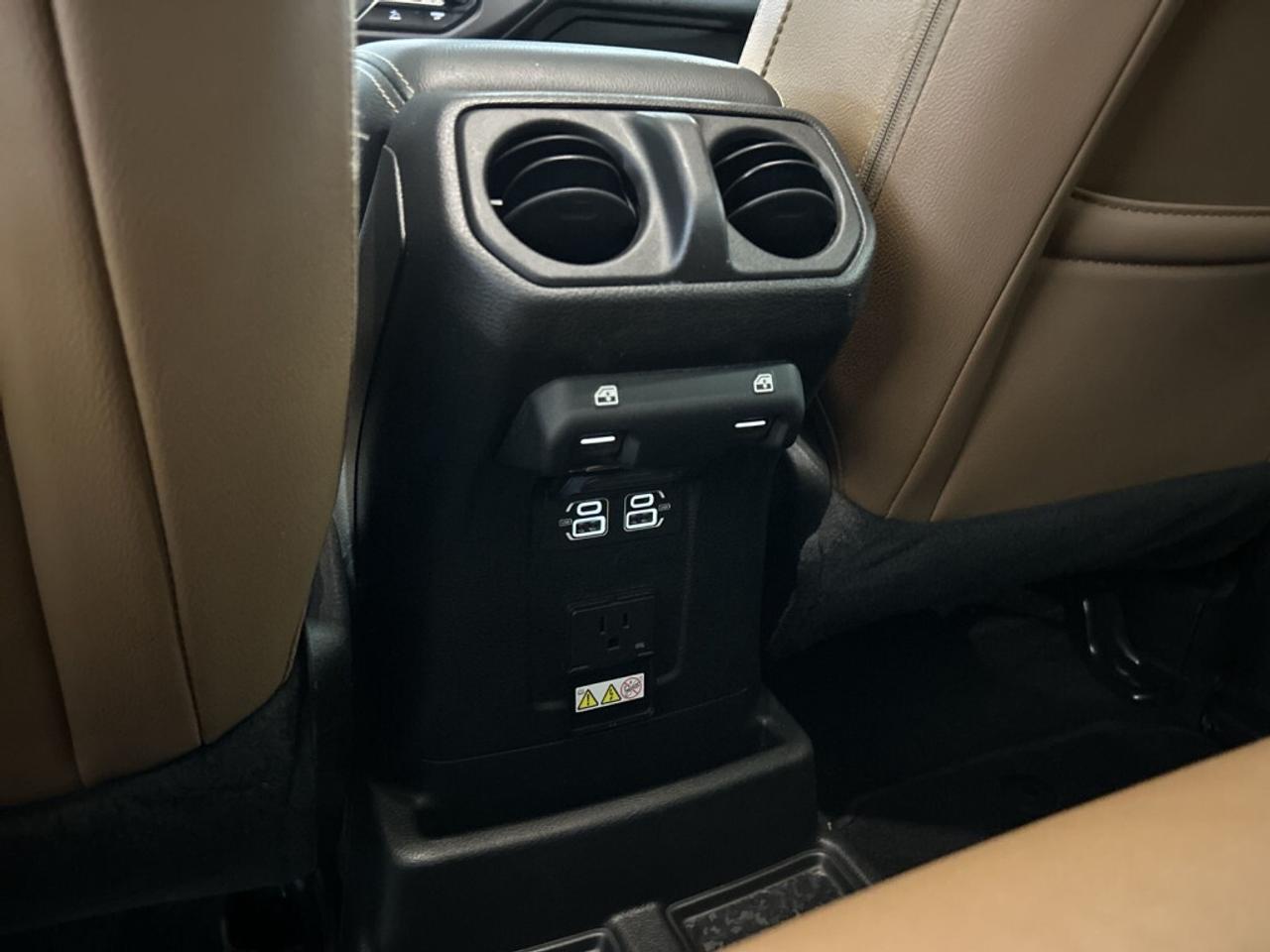 2021 Jeep WRANGLER UNLIMITED Unlimited Sahara 4XE / AWD / Leather / NAV / Soft Photo