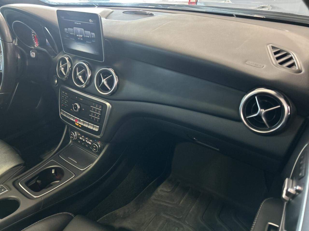 2018 Mercedes-Benz GLA250 GLA 250  4MATIC/AMG Pkg/NAVI/Sunroof/Leather/Clean Photo