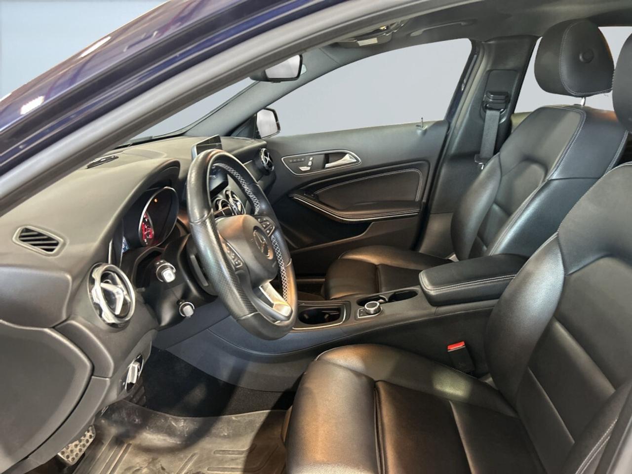 2018 Mercedes-Benz GLA250 4MATIC AMG Pkg / NAV / Sunroof / Leather / Clean Photo