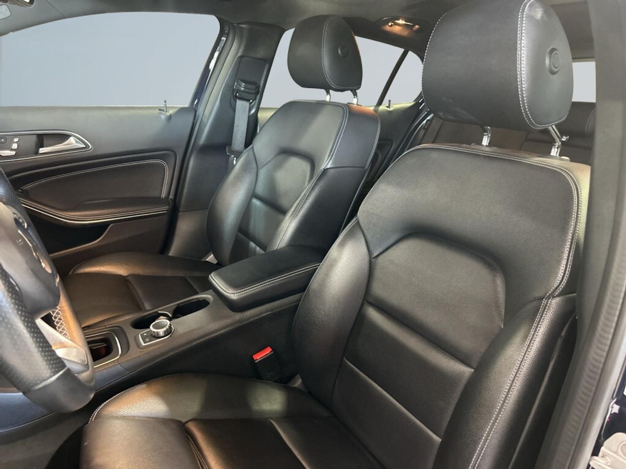 2018 Mercedes-Benz GLA250 4MATIC AMG Pkg / NAV / Sunroof / Leather / Clean Photo