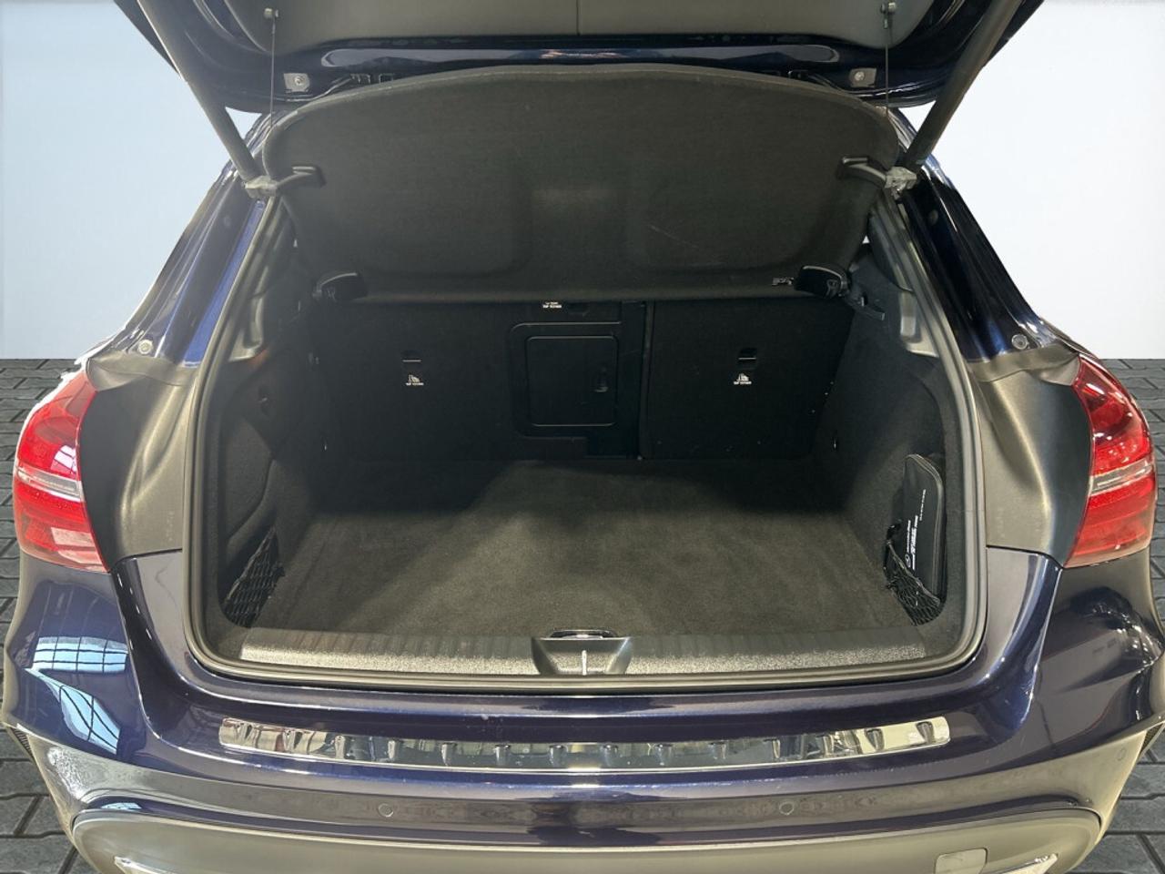 2018 Mercedes-Benz GLA250 4MATIC AMG Pkg / NAV / Sunroof / Leather / Clean Photo