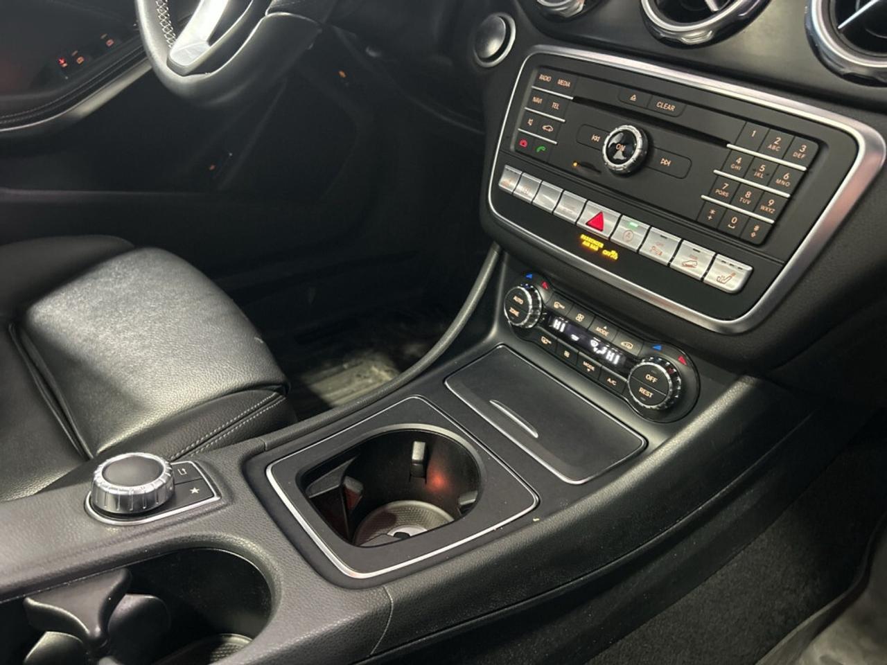 2018 Mercedes-Benz GLA250 4MATIC AMG Pkg / NAV / Sunroof / Leather / Clean Photo